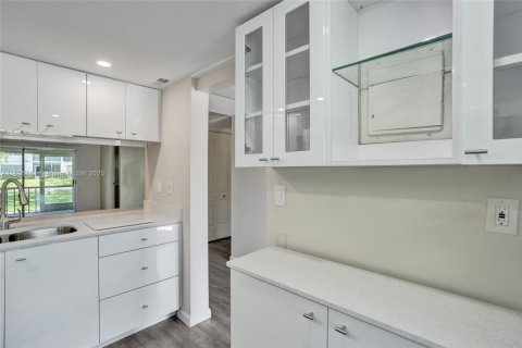 Condo in Coconut Creek, Florida, 2 bedrooms  № 1738970 - photo 14