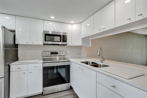 Condo in Coconut Creek, Florida, 2 bedrooms  № 1738970 - photo 12