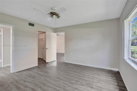 Condo in Coconut Creek, Florida, 2 bedrooms  № 1738970 - photo 24