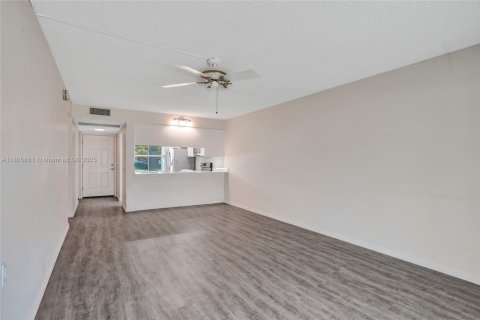 Condo in Coconut Creek, Florida, 2 bedrooms  № 1738970 - photo 15