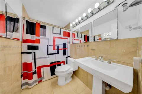 Condominio en venta en Miami Beach, Florida, 1 dormitorio, 60.39 m2 № 2176364 - foto 16