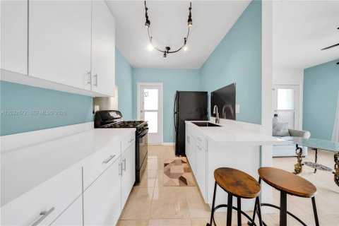 Condominio en venta en Miami Beach, Florida, 1 dormitorio, 60.39 m2 № 2176364 - foto 11