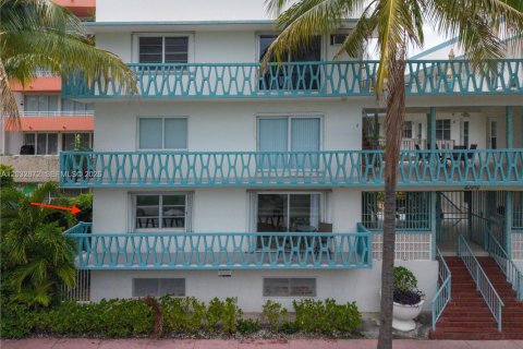 Condominio en venta en Miami Beach, Florida, 1 dormitorio, 60.39 m2 № 2176364 - foto 2