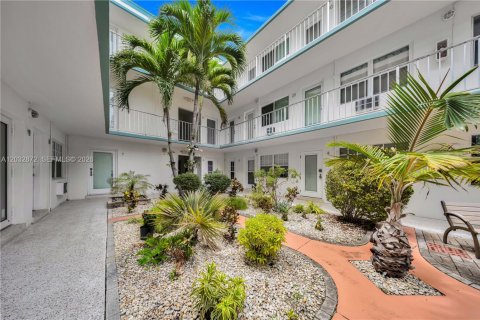 Condominio en venta en Miami Beach, Florida, 1 dormitorio, 60.39 m2 № 2176364 - foto 24