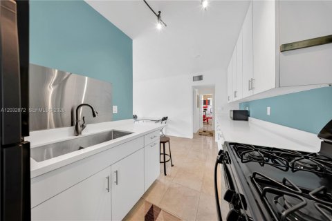 Condominio en venta en Miami Beach, Florida, 1 dormitorio, 60.39 m2 № 2176364 - foto 9