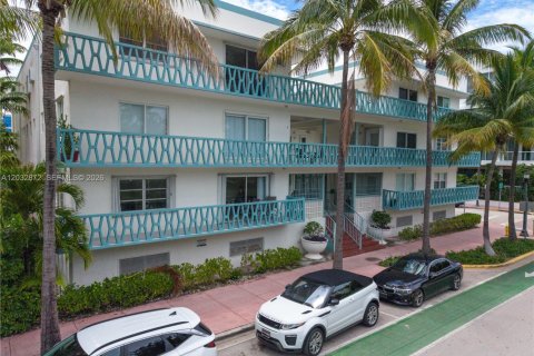 Condominio en Miami Beach, Florida, 1 dormitorio  № 2176364