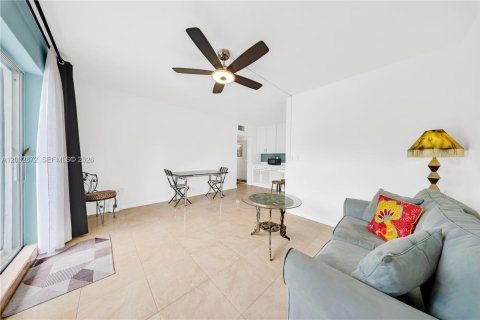 Condominio en venta en Miami Beach, Florida, 1 dormitorio, 60.39 m2 № 2176364 - foto 6