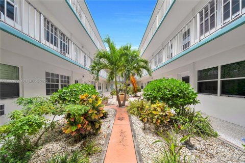 Condominio en venta en Miami Beach, Florida, 1 dormitorio, 60.39 m2 № 2176364 - foto 25