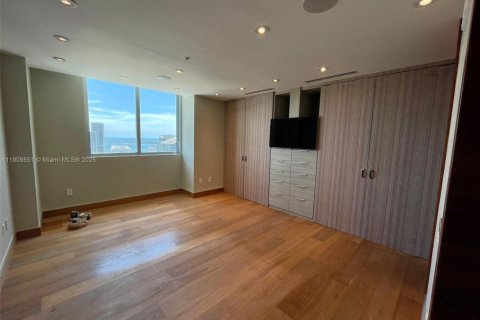 Condo in Miami, Florida, 2 bedrooms № 2016517 - photo 16