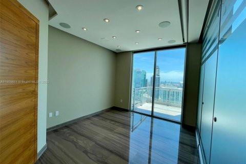 Condo in Miami, Florida, 2 bedrooms № 2016517 - photo 13