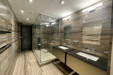 Condo in Miami, Florida, 2 bedrooms № 2016517 - photo 23