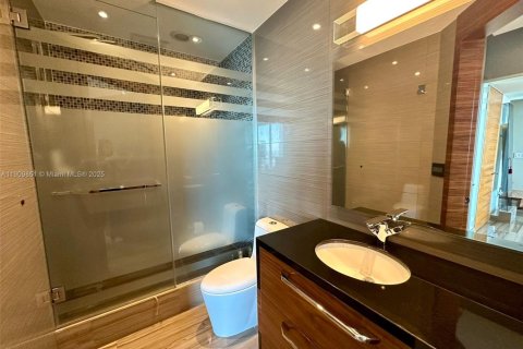 Condo in Miami, Florida, 2 bedrooms № 2016517 - photo 19