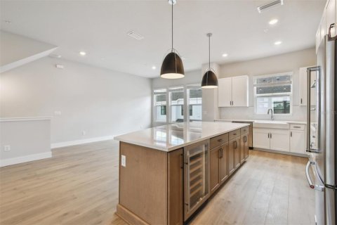 Townhouse in Sarasota, Florida 3 bedrooms, 209.77 sq.m. № 1675888 - photo 13