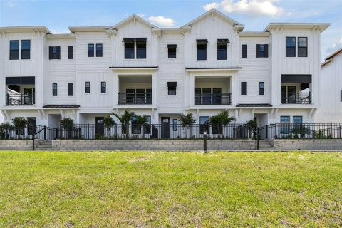 Townhouse in Sarasota, Florida 3 bedrooms, 209.77 sq.m. № 1675888 - photo 1