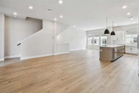 Townhouse in Sarasota, Florida 3 bedrooms, 209.77 sq.m. № 1675888 - photo 18