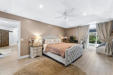 House in Port St. Lucie, Florida 4 bedrooms, 271.09 sq.m. № 2191064 - photo 25