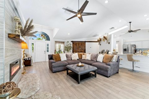 House in Port St. Lucie, Florida 4 bedrooms, 271.09 sq.m. № 2191064 - photo 5