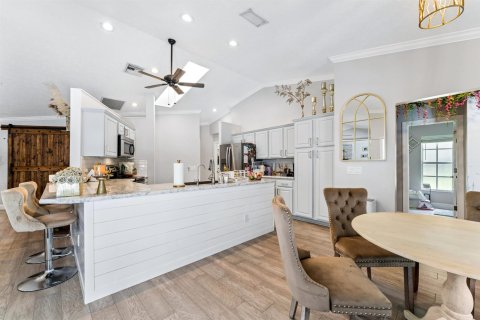 House in Port St. Lucie, Florida 4 bedrooms, 271.09 sq.m. № 2191064 - photo 12