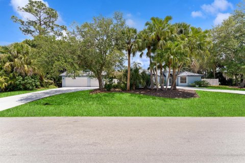 House in Port St. Lucie, Florida 4 bedrooms, 271.09 sq.m. № 2191064 - photo 3