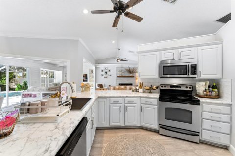 House in Port St. Lucie, Florida 4 bedrooms, 271.09 sq.m. № 2191064 - photo 10
