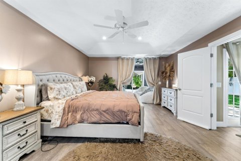 House in Port St. Lucie, Florida 4 bedrooms, 271.09 sq.m. № 2191064 - photo 26
