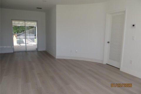 Снять в аренду виллу или дом в Майами, Флорида 3 спальни, 95.13м2, № 2006046 - фото 3