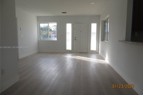 Снять в аренду виллу или дом в Майами, Флорида 3 спальни, 95.13м2, № 2006046 - фото 4