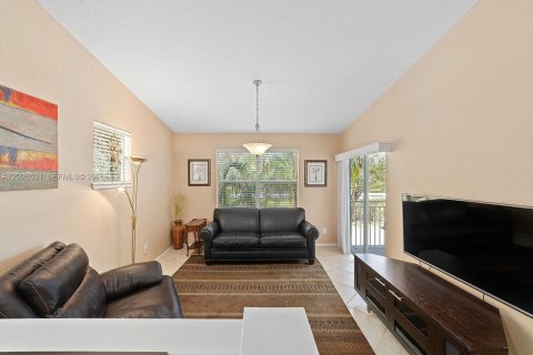 Condo in Delray Beach, Florida, 1 bedroom № 2393224 - photo 17