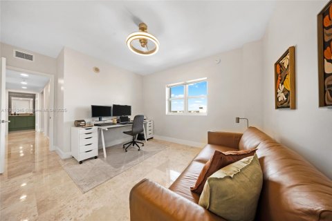 Copropriété à vendre à North Miami, Floride: 3 chambres, 190.26 m2 № 2016411 - photo 28