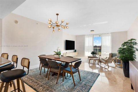 Copropriété à vendre à North Miami, Floride: 3 chambres, 190.26 m2 № 2016411 - photo 2