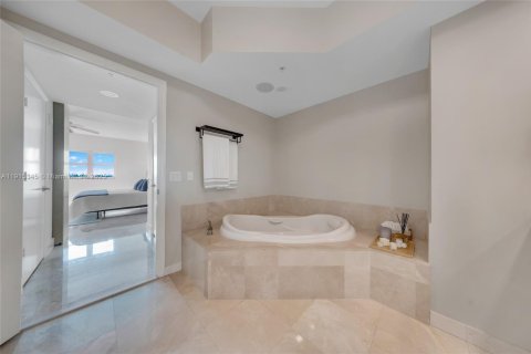 Copropriété à vendre à North Miami, Floride: 3 chambres, 190.26 m2 № 2016411 - photo 24
