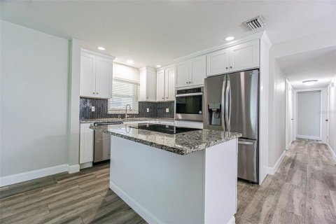 House in Dunedin, Florida 3 bedrooms, 108.14 sq.m. № 2266708 - photo 10