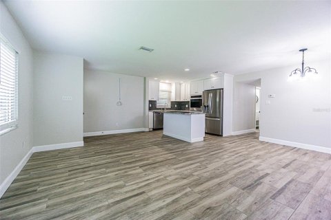 House in Dunedin, Florida 3 bedrooms, 108.14 sq.m. № 2266708 - photo 6
