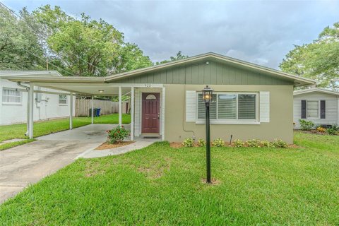 House in Dunedin, Florida 3 bedrooms, 108.14 sq.m. № 2266708