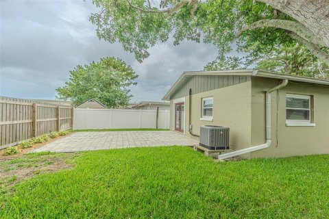 House in Dunedin, Florida 3 bedrooms, 108.14 sq.m. № 2266708 - photo 22