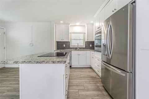 House in Dunedin, Florida 3 bedrooms, 108.14 sq.m. № 2266708 - photo 11