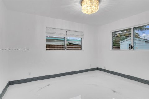 House in Pompano Beach, Florida 3 bedrooms, 202.06 sq.m. № 1849173 - photo 8