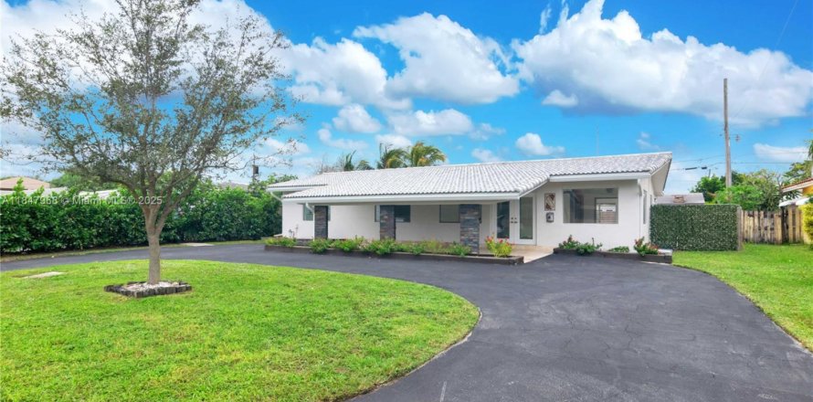 House in Pompano Beach, Florida 3 bedrooms, 202.06 sq.m. № 1849173