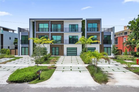 Villa ou maison à vendre à Fort Lauderdale, Floride: 4 chambres, 282.52 m2 № 1898381 - photo 1
