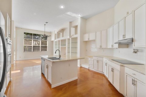 House in Lake Worth, Florida 5 bedrooms, 267.09 sq.m. № 2405860 - photo 22