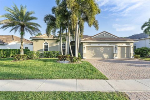 House in Lake Worth, Florida 5 bedrooms, 267.09 sq.m. № 2405860