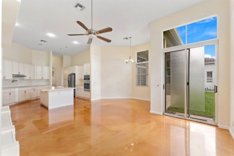 House in Lake Worth, Florida 5 bedrooms, 267.09 sq.m. № 2405860 - photo 28