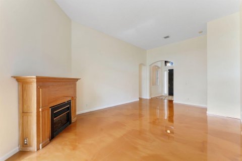 House in Lake Worth, Florida 5 bedrooms, 267.09 sq.m. № 2405860 - photo 7