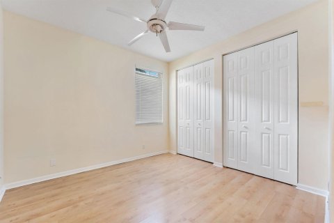 House in Lake Worth, Florida 5 bedrooms, 267.09 sq.m. № 2405860 - photo 20
