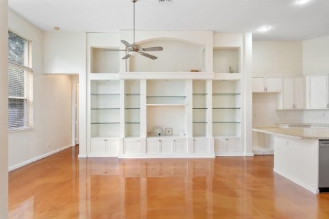 House in Lake Worth, Florida 5 bedrooms, 267.09 sq.m. № 2405860 - photo 29