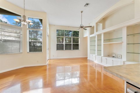House in Lake Worth, Florida 5 bedrooms, 267.09 sq.m. № 2405860 - photo 26