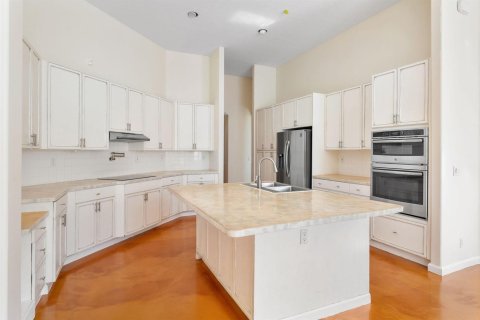 House in Lake Worth, Florida 5 bedrooms, 267.09 sq.m. № 2405860 - photo 23