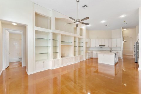 House in Lake Worth, Florida 5 bedrooms, 267.09 sq.m. № 2405860 - photo 30