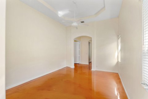 House in Lake Worth, Florida 5 bedrooms, 267.09 sq.m. № 2405860 - photo 11