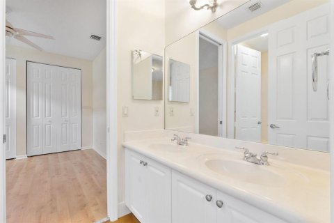 House in Lake Worth, Florida 5 bedrooms, 267.09 sq.m. № 2405860 - photo 18